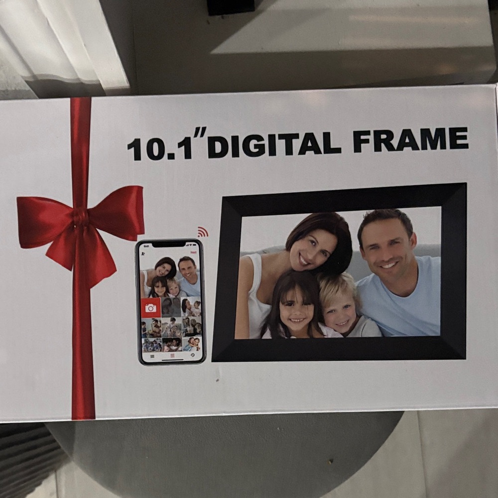 10.1" Digital Photo Frame with Black Border